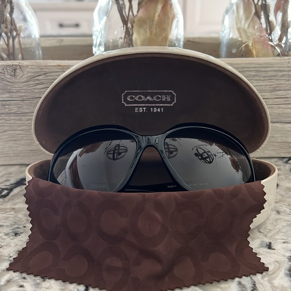Coach Sumglasses - Picture 2 of 9